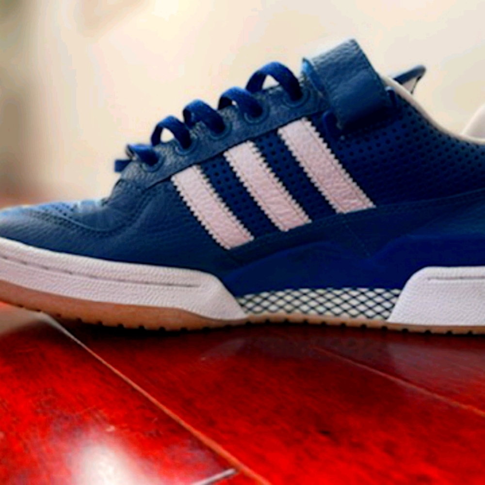 Adidas Forum low perf size 11.5